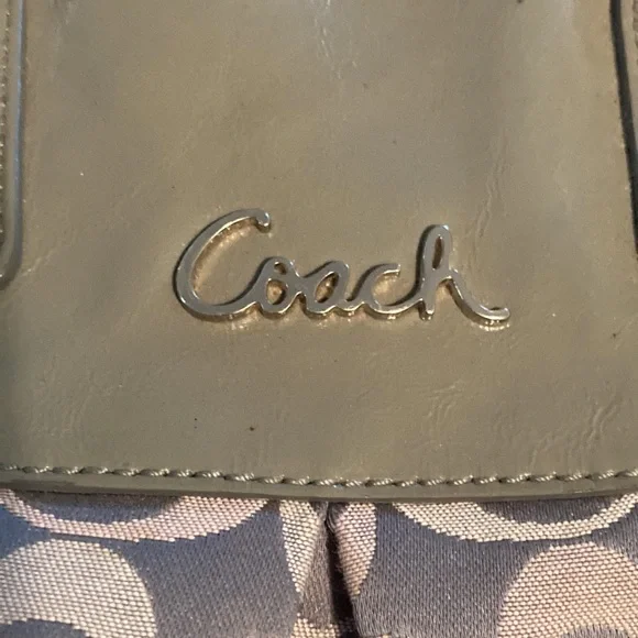 Coach - Vintage Silver/Gray Purse - Picture 3 of 9